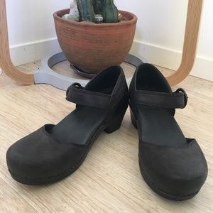Black leather Dansko clogs
